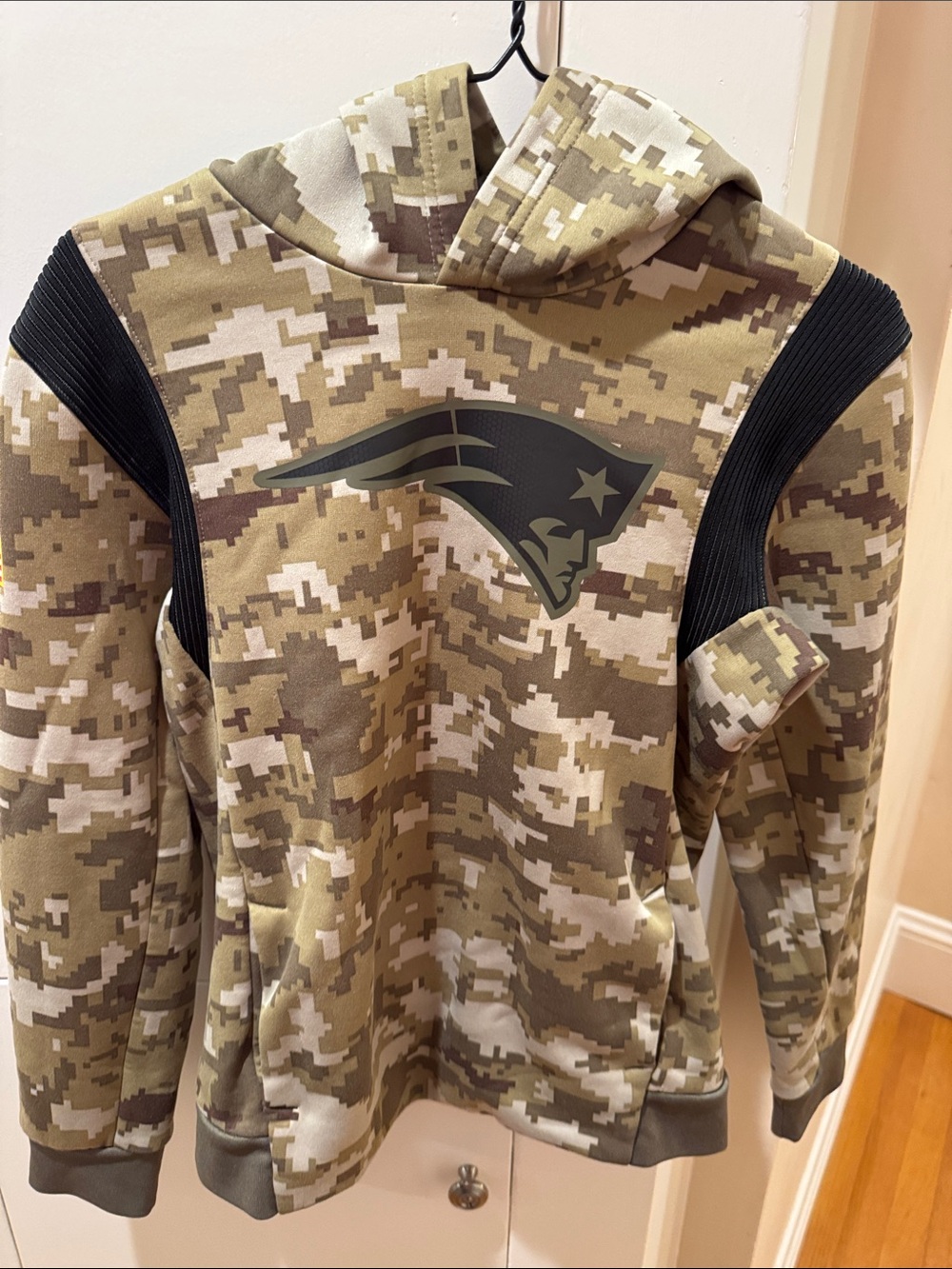 NFL New England Patriots “Salute to Service” hoodie